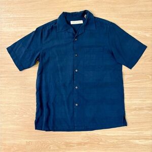 100% Silk Camp Collar Button Up Shirt Navy Blue Textured Mens Medium Vacation
